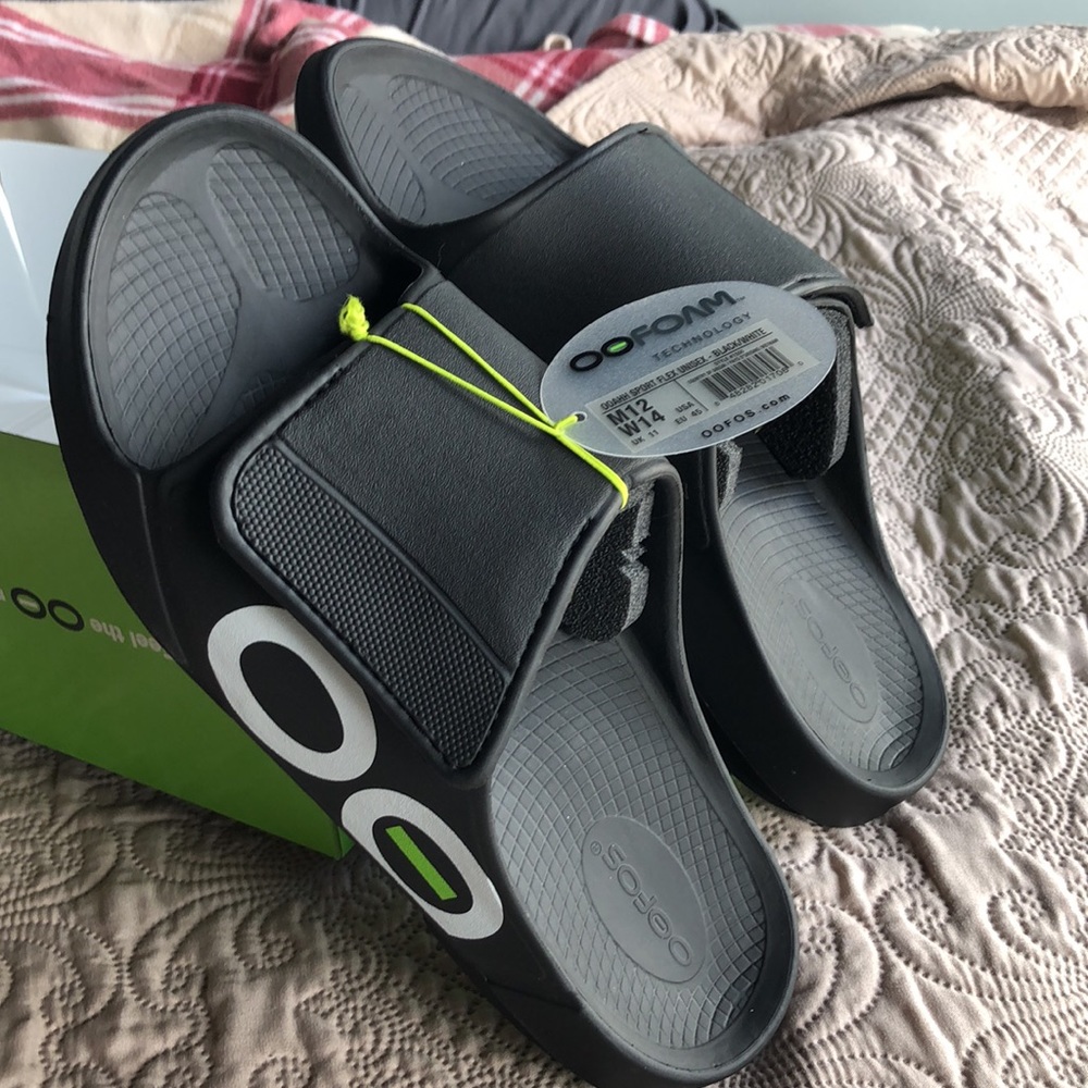 NEW OOFOS slides/sports flex unisex W14/M12 black